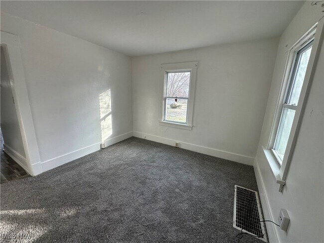 Foto del edificio - 696 Gaylord Ave