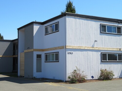 Building Photo - 1100 Columbia Ave
