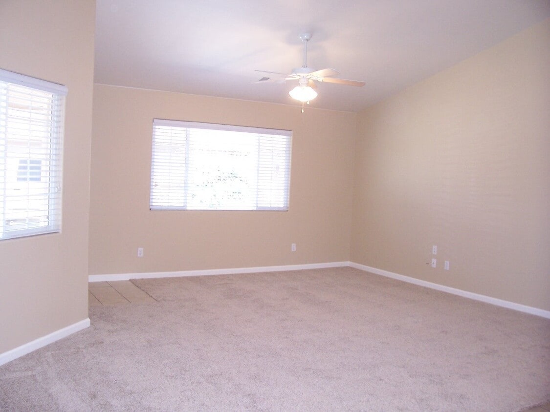 Building Photo - 1325