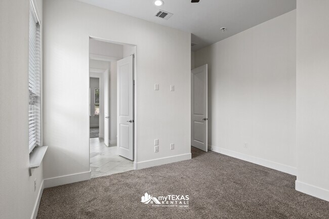 Building Photo - 255 Kathryn's Ct