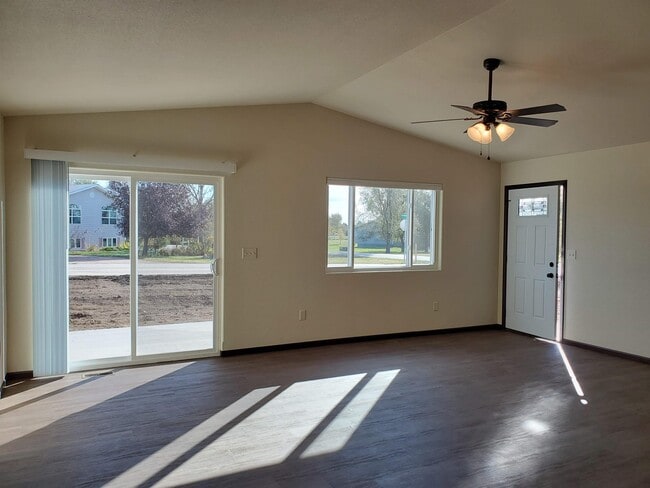 Foto del edificio - 582 Westwind Rd