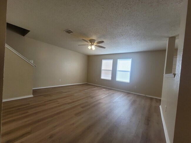 Foto del edificio - Very Spacious 4/2.5 in Parkview Hills & Ea...