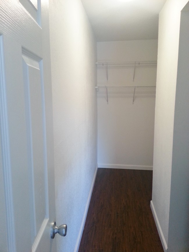 RENOVATED1 BEDROOM WALK-IN CLOSET - Tuscany Village Apartments