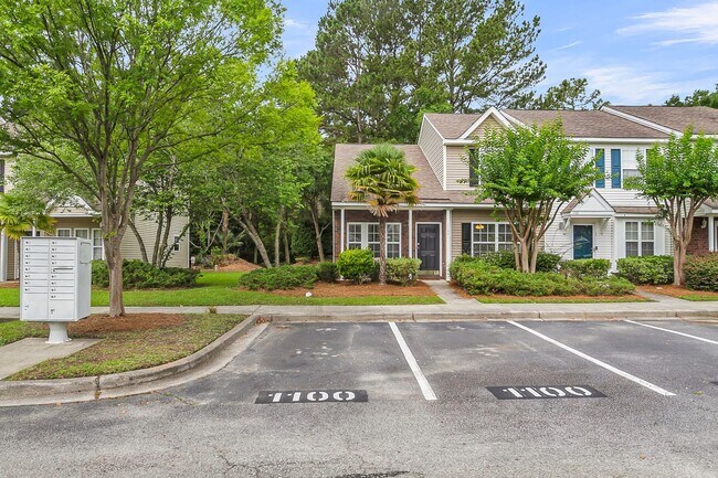 Foto del edificio - Spacious Townhome Prime Location!
