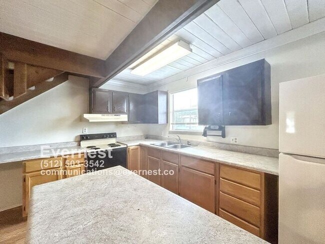 Foto del edificio - PROMO:  50% off im first full months rent! 1-Bedroom, 1.5-Bathroom Home with Modern Amenities / P...