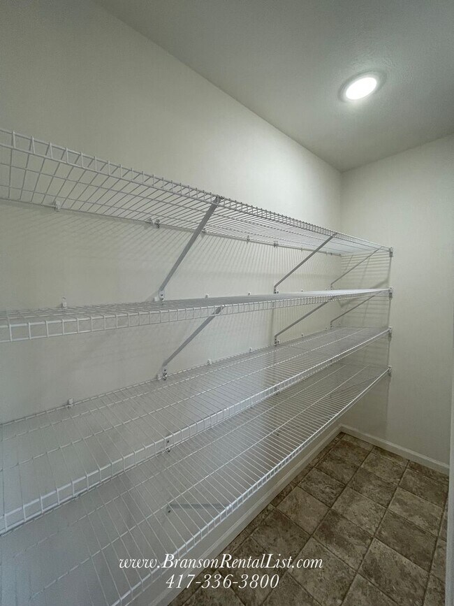 Foto del edificio - NEWLY REDESIGNED 4BR Basement home!!!!