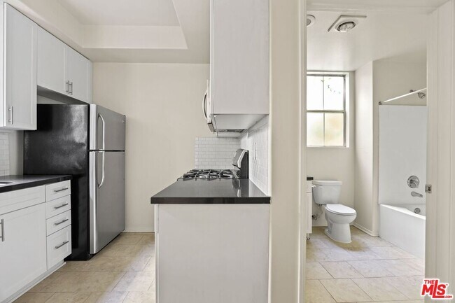 Foto del edificio - 1561 S Barrington Ave
