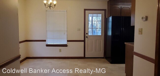 Building Photo - 130 Carriage Hill Dr