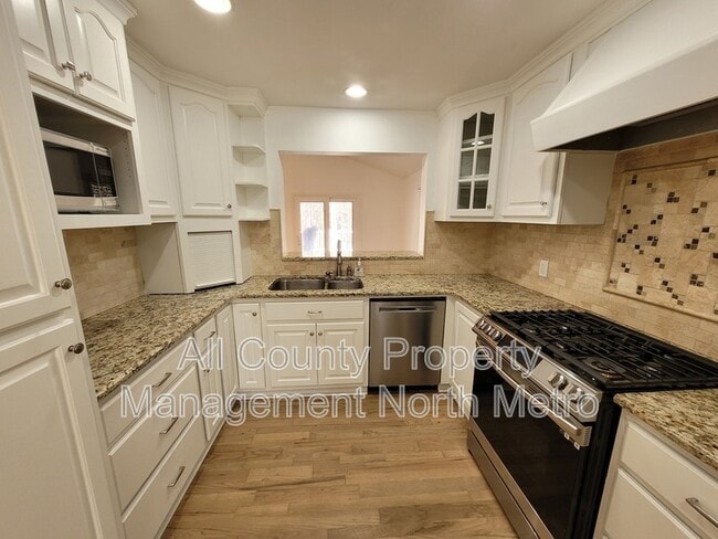 Photo - 180 Crestwood Ct House