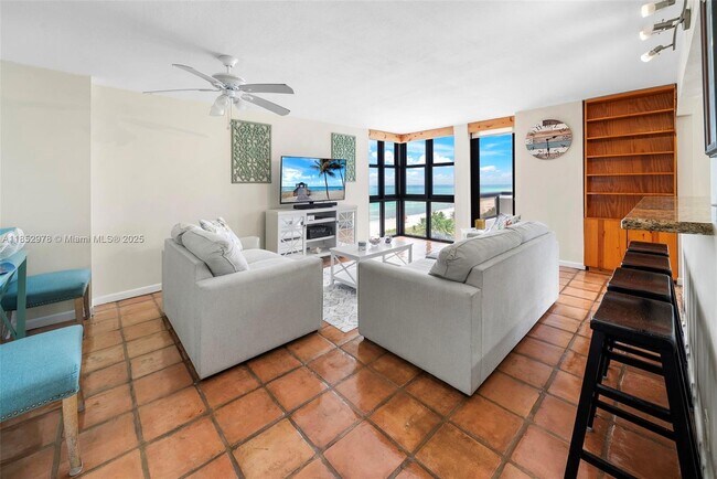 Foto del edificio - 2555 Collins Ave