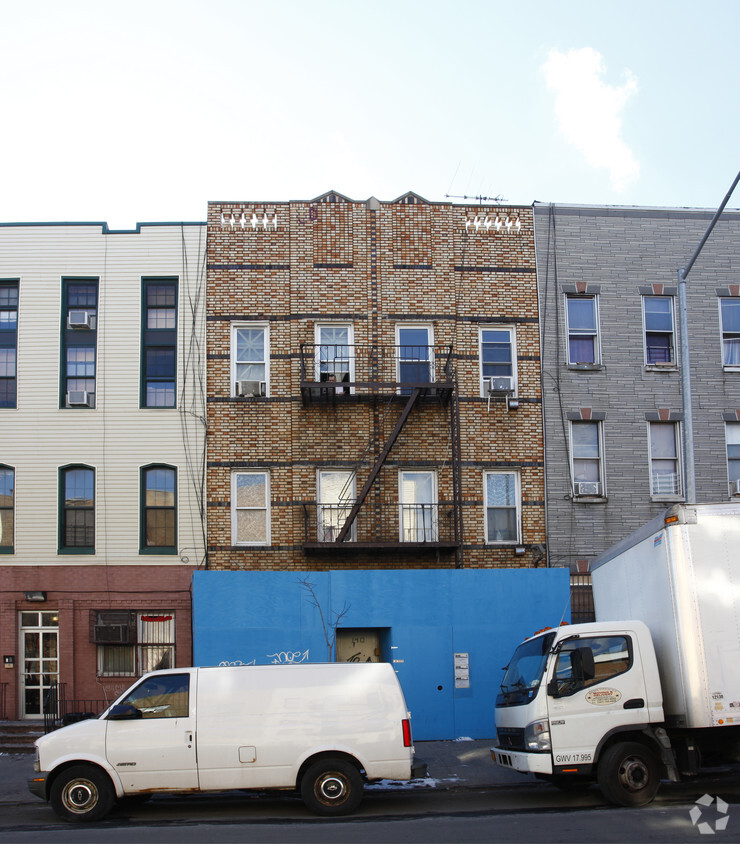 Building Photo - 136 Wilson Ave