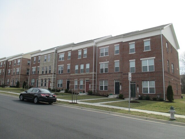 Foto del edificio - Gorgeous 3 Bedroom Townhouse in Capitol He...