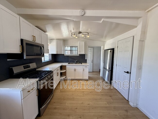 Building Photo - 806 52nd Ave