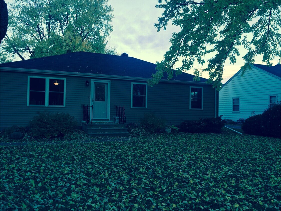 Primary Photo - 3009 N Oneida St