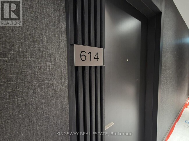 Photo du bâtiment - 110 Broadway Ave