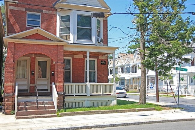 Building Photo - 907 State St