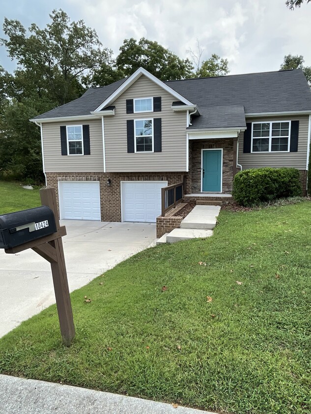 Primary Photo - 10424 Fielding Rd
