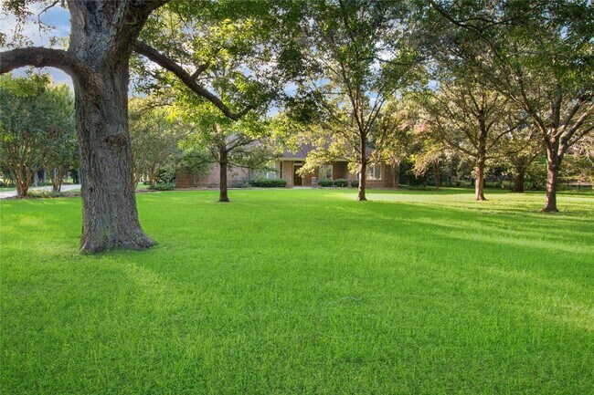 Building Photo - 9322 Thompson Lake Dr