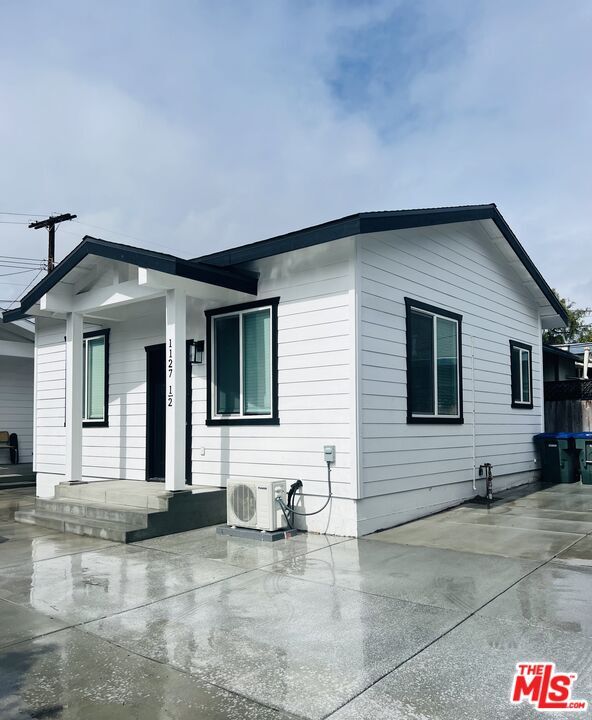 Building Photo - 1127 N Sierra Bonita Ave