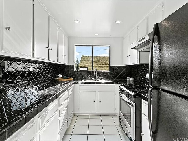 Foto del edificio - 557 E Tujunga Ave