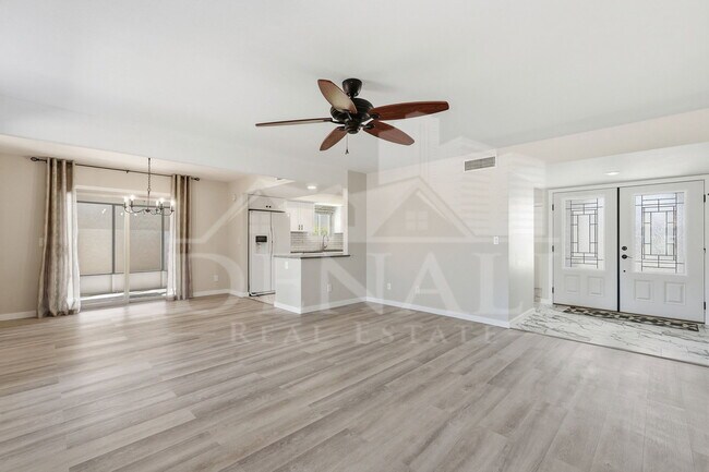 Foto del edificio - 10602 E Elmhurst Dr