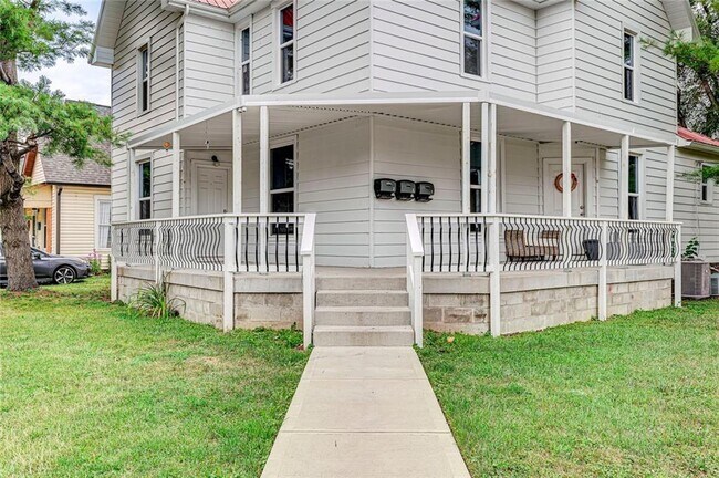 Building Photo - 803 E Washington St