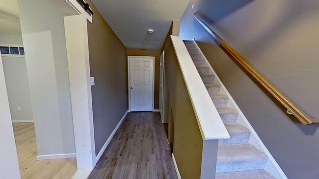 Building Photo - Townhouse