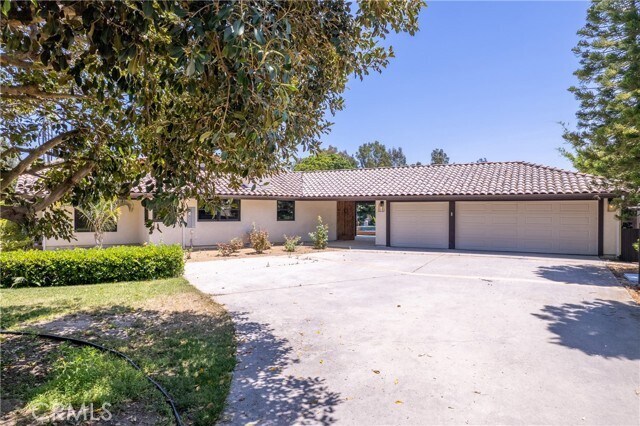 Building Photo - 7337 La Soldadera