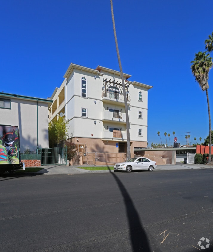 Building Photo - 309 S Mariposa Ave