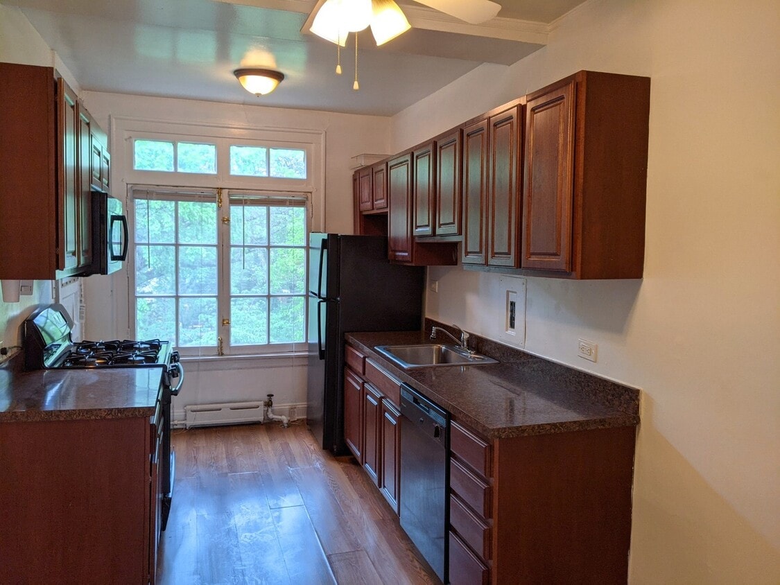 Kitchen with dishwasher - 911 Elmwood Ave