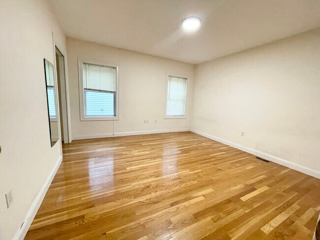 Foto del edificio - 128 Hillside St