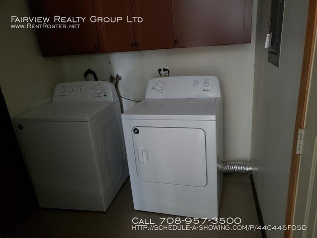 Building Photo - 3 bedroom in Sauk Village IL 60411