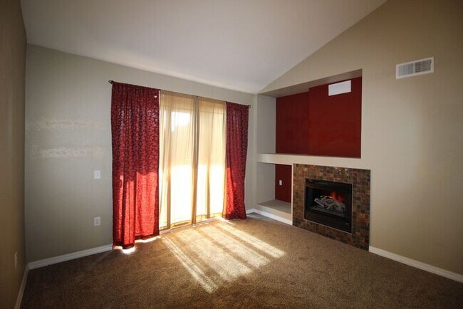 Building Photo - Fantactic Condo
