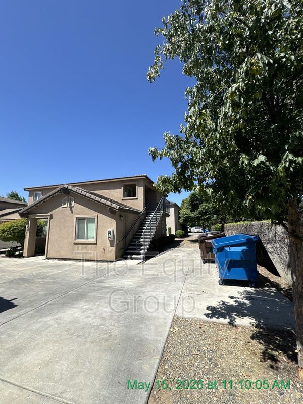 Foto del edificio - 2226 W Lark Ave