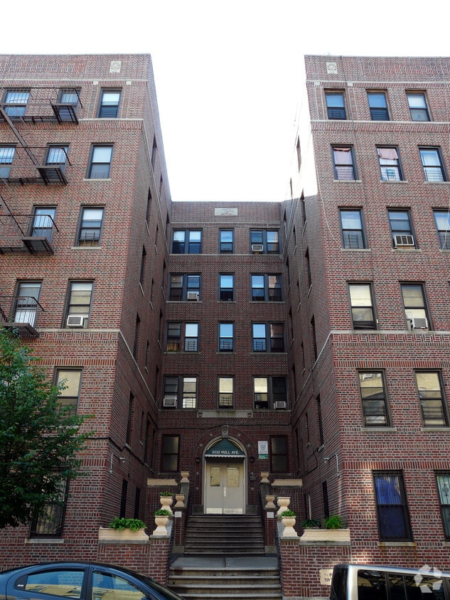 Building Photo - 3232 Hull Ave