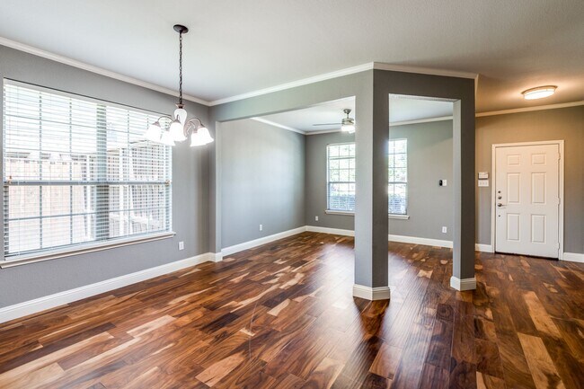 Foto del edificio - One Story, 4 bedroom, 2 bathroom home in M...