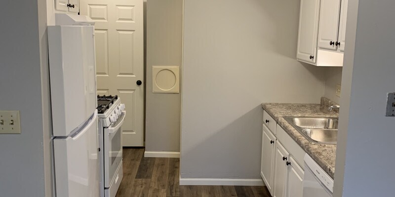 Foto principal - 742 W. 10th Ave
