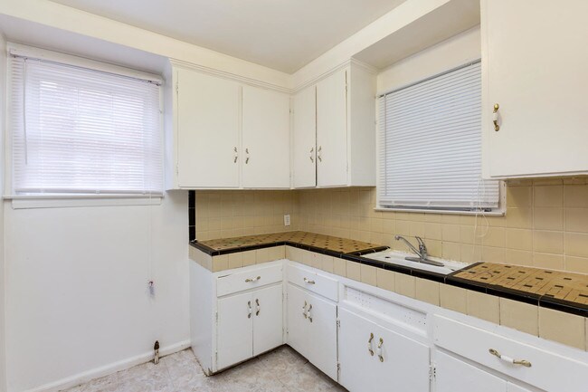 Building Photo - 18294 Sunderland Rd