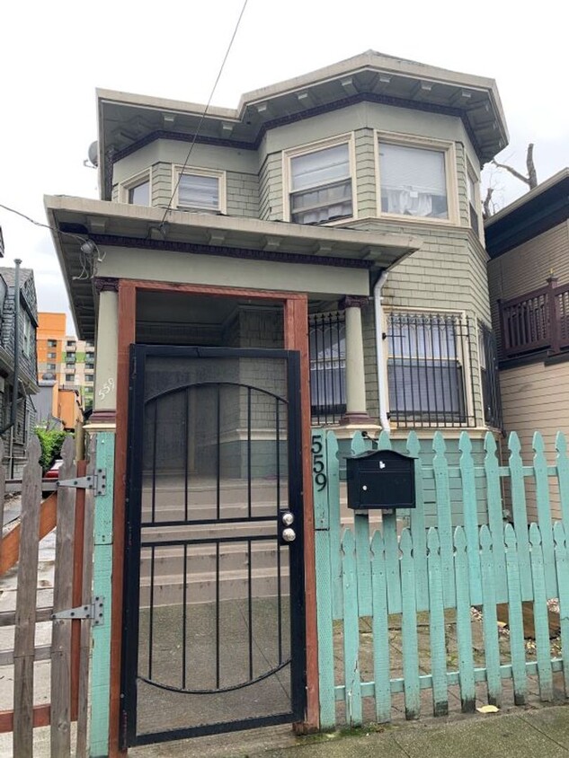 Primary Photo - 559 Sycamore St