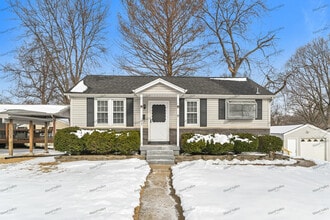 Building Photo - 1023 St Denis St