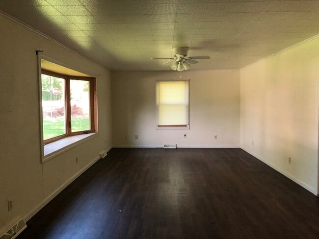 Building Photo - Check Out this Renovated House in a Quiet Neighborhood with a Large Yard!