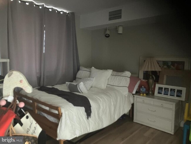 Foto del edificio - 7420 Westlake Terrace