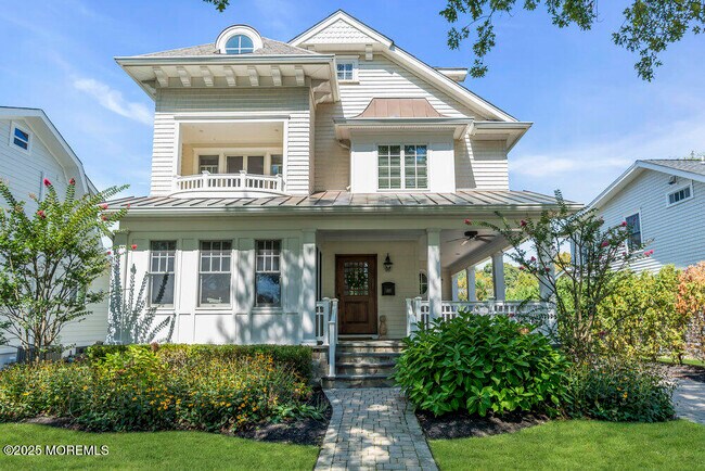 Foto del edificio - 420 Tuttle Ave