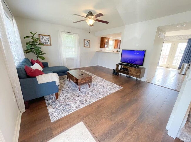 Building Photo - 1698 W Sunstone Dr