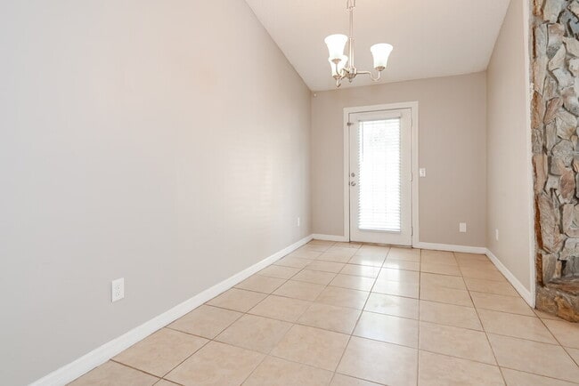 Building Photo - 1834 Manitoba Ct N