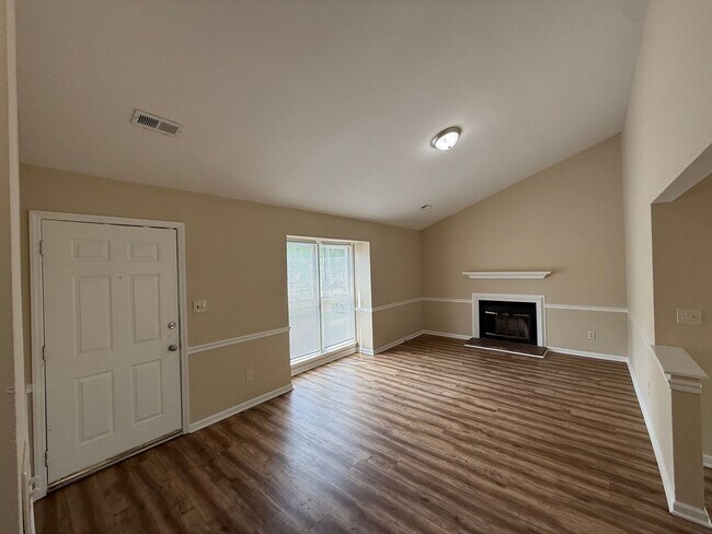 Building Photo - 4720 Matt Dr