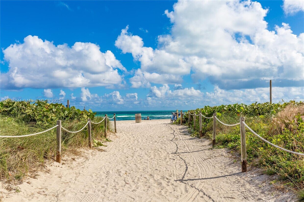 Foto principal - 7135 Collins Ave