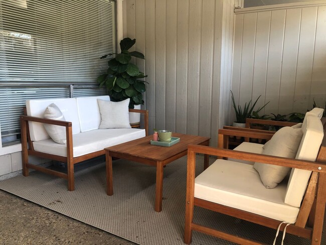 Foto del edificio - Amazing 1 bed 1 bath with off street parking.
