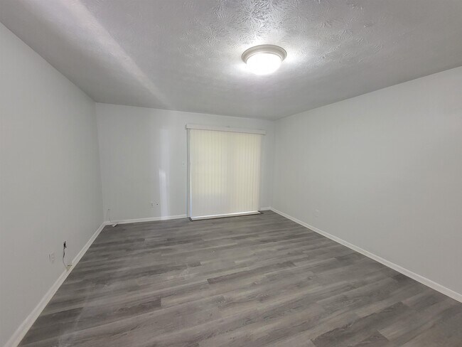 Building Photo - 966 Pine Hollow Rd