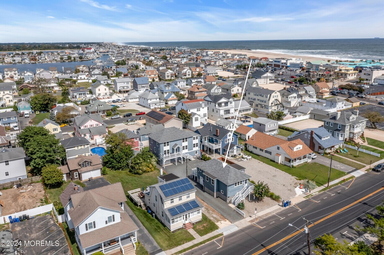 27 Arnold Ave, Point Pleasant Beach, NJ 08742 Townhome Rentals in